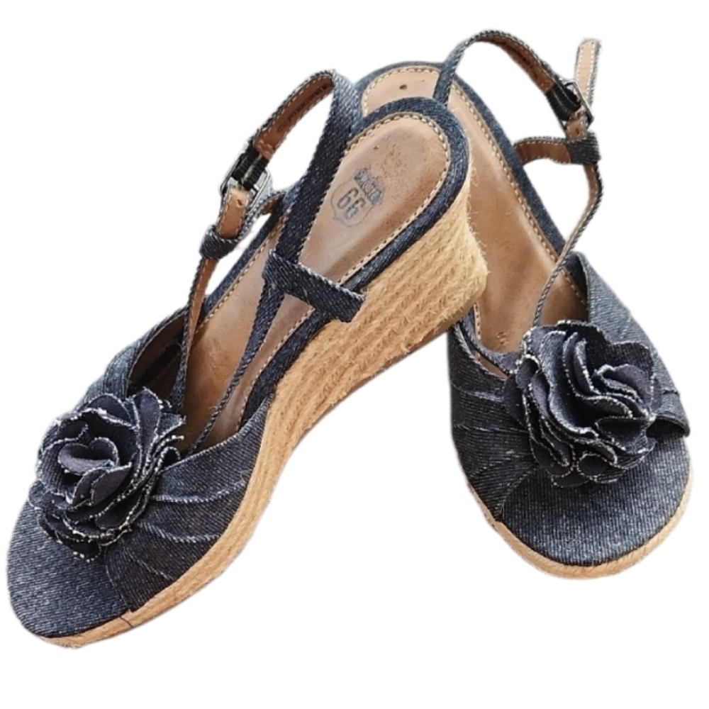 Nwot Vintage 6.5 Denim Wedge Sandals with Floral Accent